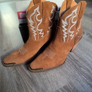 Dingo Light Brown Leather Footwear